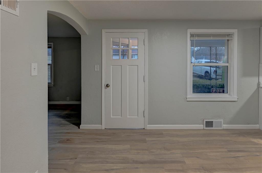 1204 East Salisbury Road Independence, MO 64050 - Photo 8 of 33