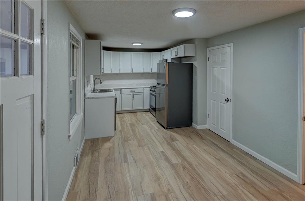 1204 East Salisbury Road Independence, MO 64050 - Photo 9 of 33