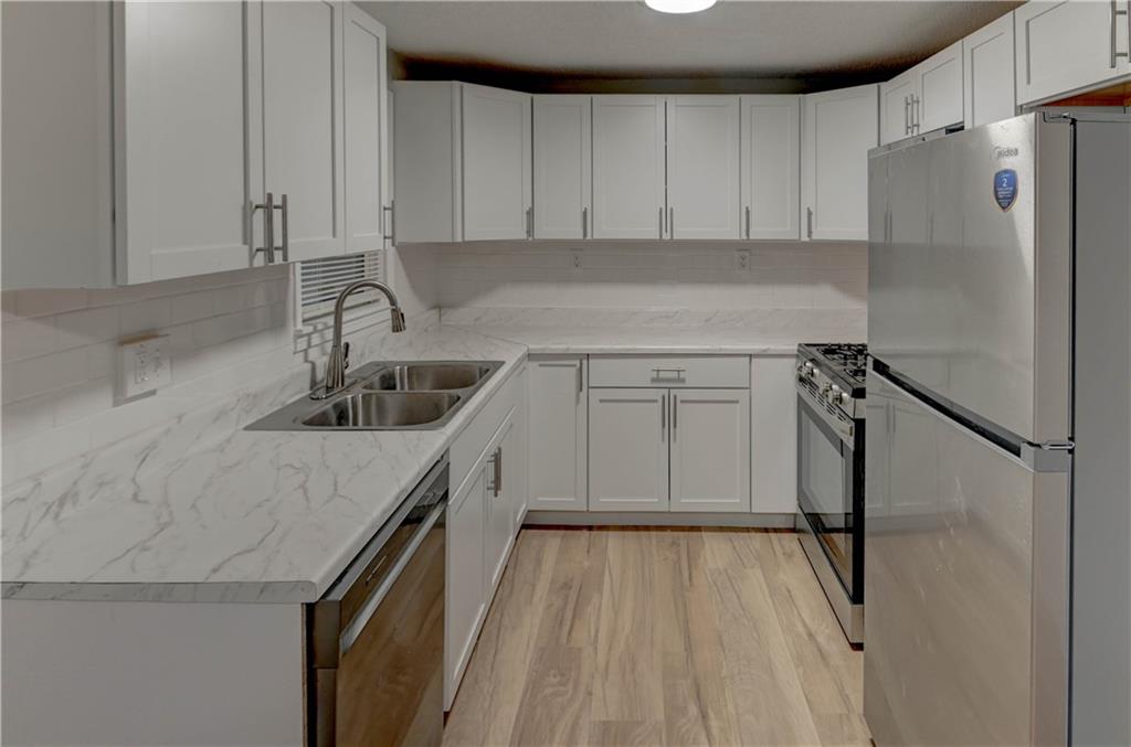 1204 East Salisbury Road Independence, MO 64050 - Photo 10 of 33