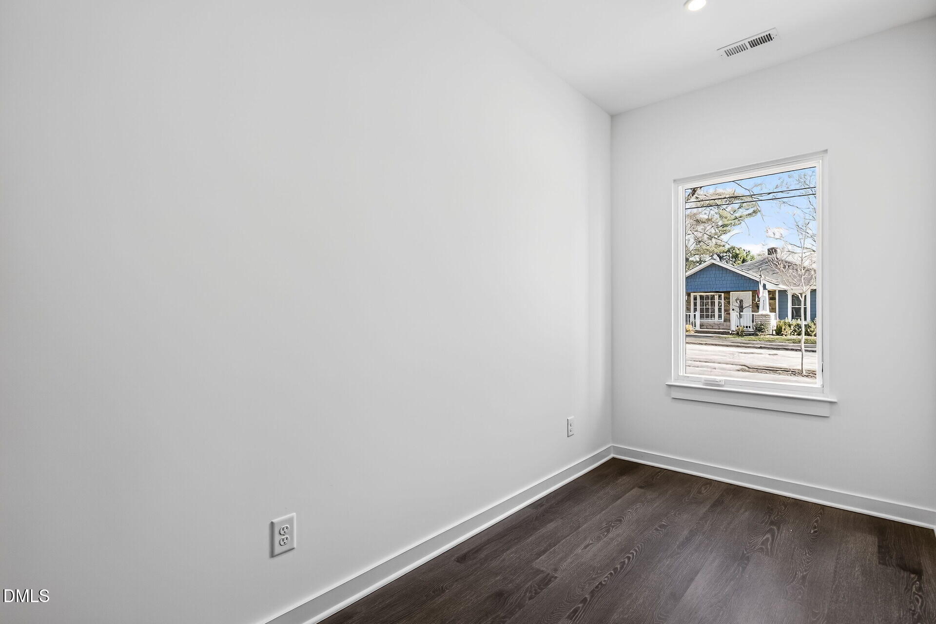 1521 1/2 Sunrise Avenue Raleigh, NC 27608 - Photo 6 of 37 an empty room with a window