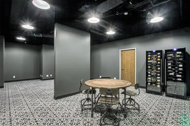 $1,100,000 | 3130 North Harwood Street, Unit 1605, Dallas, TX 75201