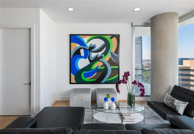 $1,100,000 | 3130 North Harwood Street, Unit 1605, Dallas, TX 75201