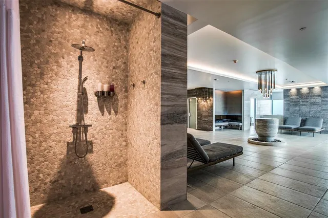 $1,100,000 | 3130 North Harwood Street, Unit 1605, Dallas, TX 75201