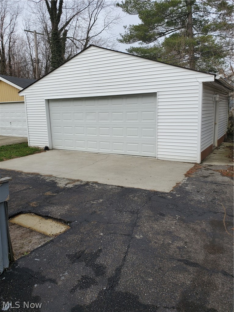 876 Selwyn Road Cleveland, OH 44112 - Photo 3 of 22