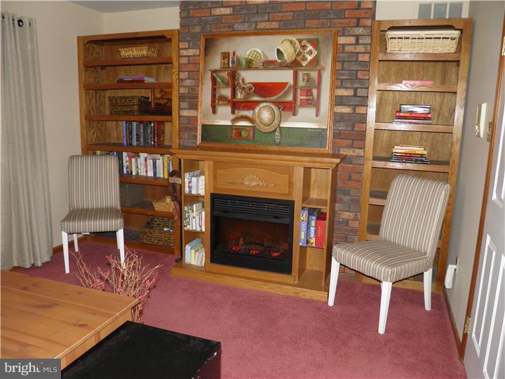 109 Salina Road Sewell, NJ 08080 - Photo 9 of 25 Office / Study