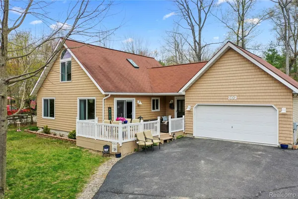 $329,900 | 302 Robin Hood, Roscommon, MI 48653