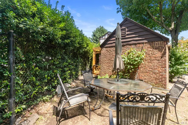 $1,588,000 | 73 Jayson Avenue, Great Neck, NY 11021