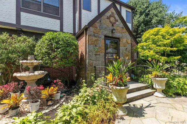 $1,588,000 | 73 Jayson Avenue, Great Neck, NY 11021