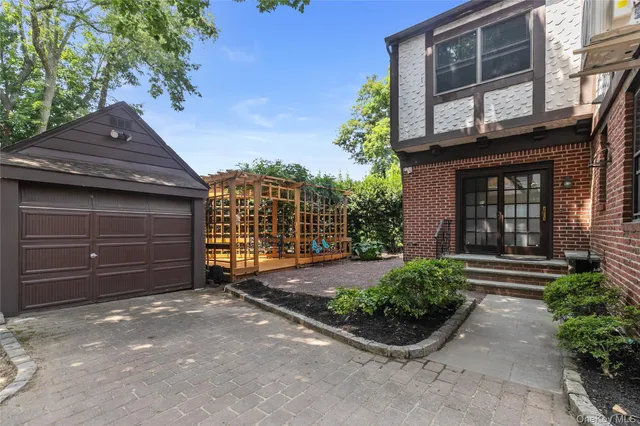 $1,588,000 | 73 Jayson Avenue, Great Neck, NY 11021