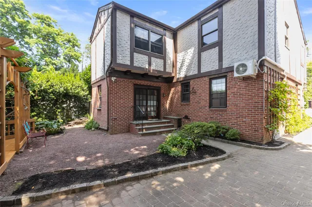 $1,588,000 | 73 Jayson Avenue, Great Neck, NY 11021