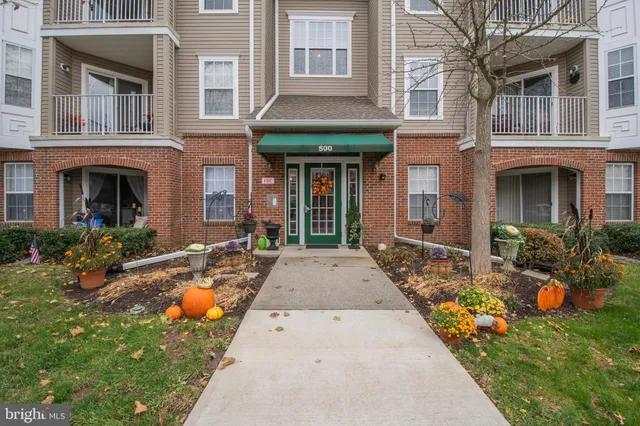 a car parked in front of a building