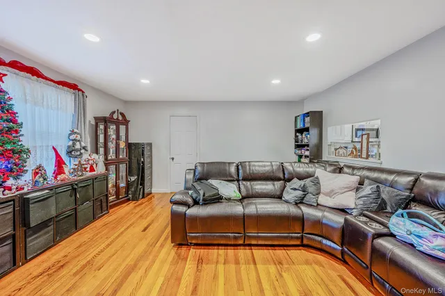 $815,000 | 15 Macon Street, Lindenhurst, NY 11757