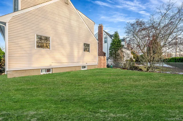 $815,000 | 15 Macon Street, Lindenhurst, NY 11757