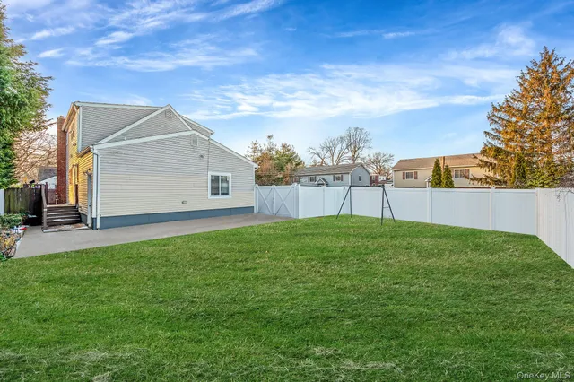 $815,000 | 15 Macon Street, Lindenhurst, NY 11757