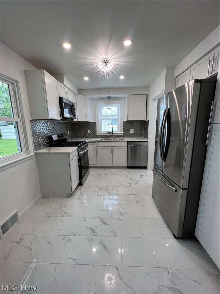 1662 Chelmsford Road Cleveland, OH 44124 - Photo 5 of 24 Gallery Image 5