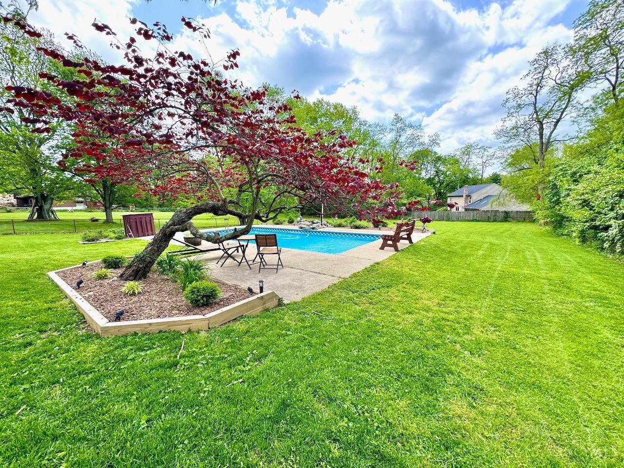 7877 State Road Cincinnati, OH 45255 - Photo 46 of 54 Shaded seating area at pool