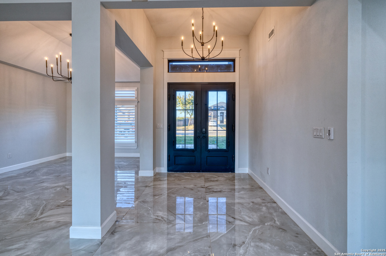 14 Hope Place Uvalde, TX 78801 - Photo 8 of 38 a view of entryway