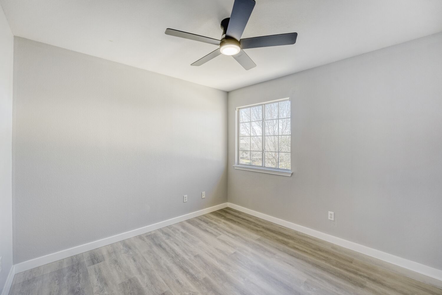904 Sebastian Bend, Unit B Pflugerville, TX 78660 - Photo 14 of 30 an empty room with a window and a fan