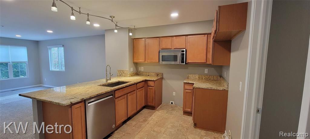 1071 Beaver Run Troy, MI 48083 - Photo 8 of 33
