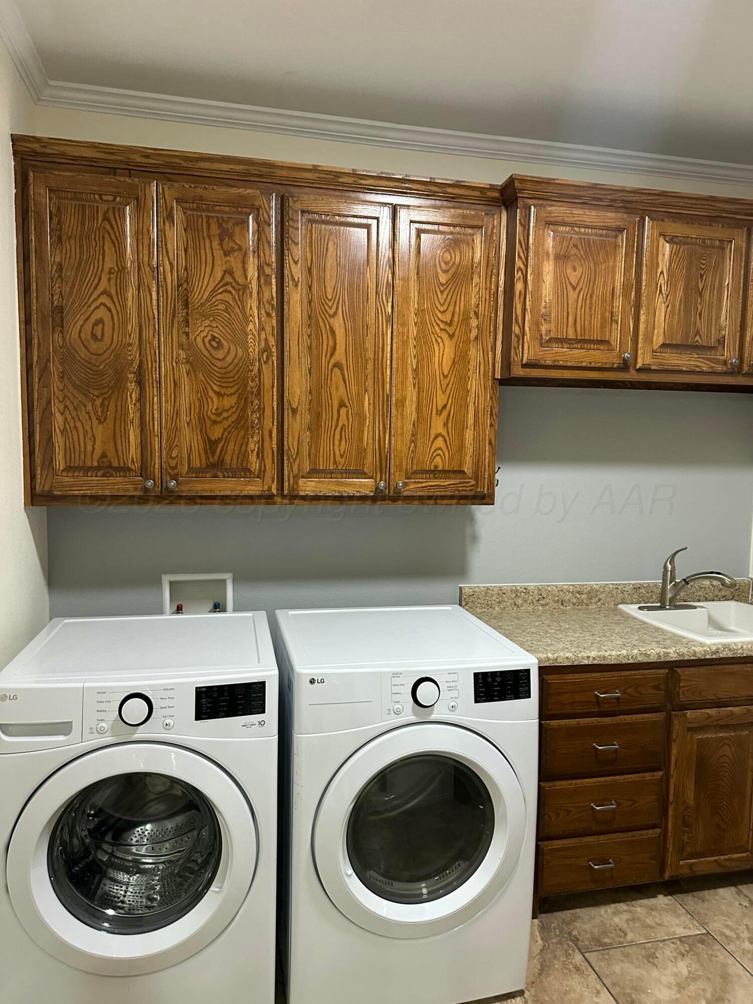 2 Cambridge Place Borger, TX 79007 - Photo 18 of 22 a utility room with sink dryer and washer
