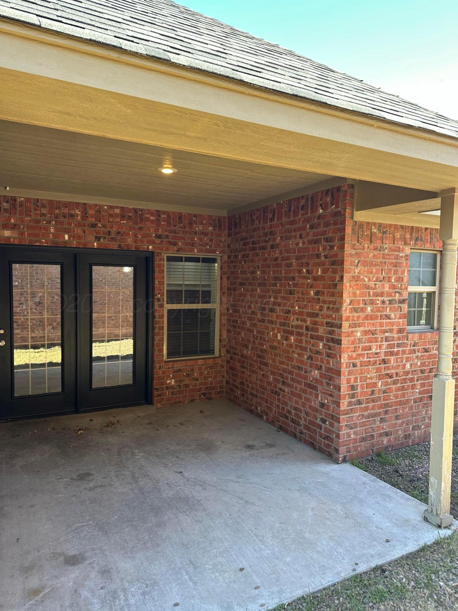 2 Cambridge Place Borger, TX 79007 - Photo 21 of 22 a view of empty room with a fireplace