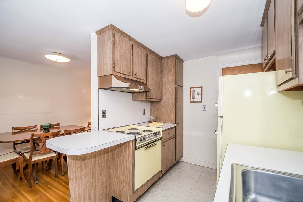 36 Emerson Gardens Road, Unit 36 Lexington, MA 02420 - Photo 10 of 25 Gallery Image 10
