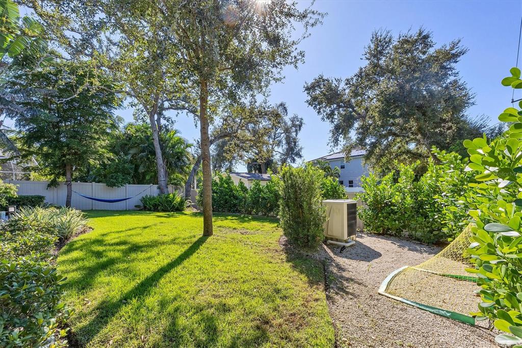 1614 Bay Road Sarasota, FL 34231 - Photo 41 of 51 Gallery Image 41