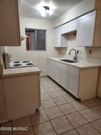 $699 | 2843 East 17th Street, Unit 4, Tucson, AZ 85716