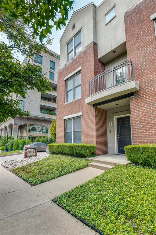 4223 Buena Vista Street, Unit 1 Dallas, TX 75205 - Photo 21 of 22 a front view of a building with garden