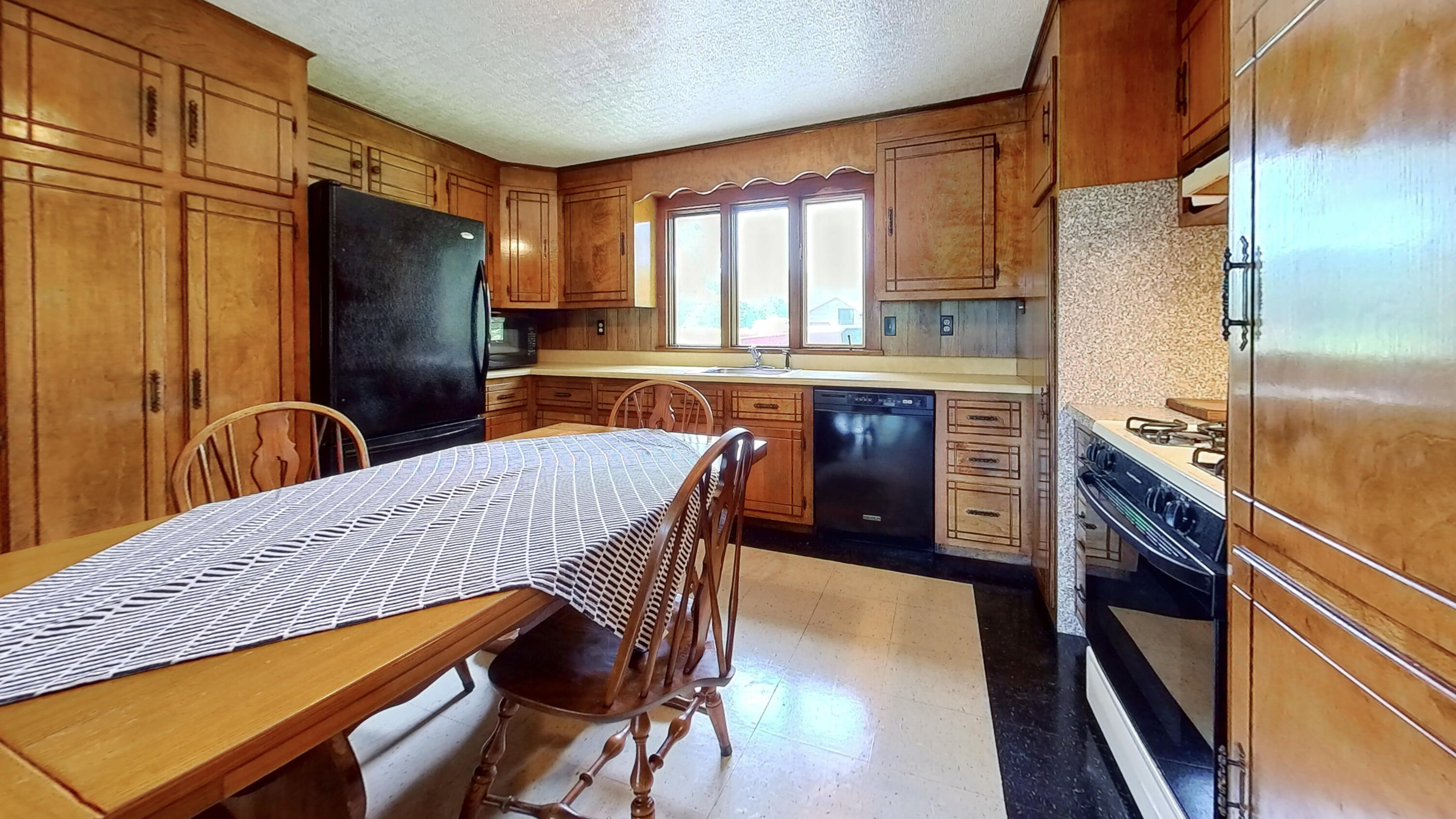 438 Old County Road Rockland, ME 04841 - Photo 8 of 72 9