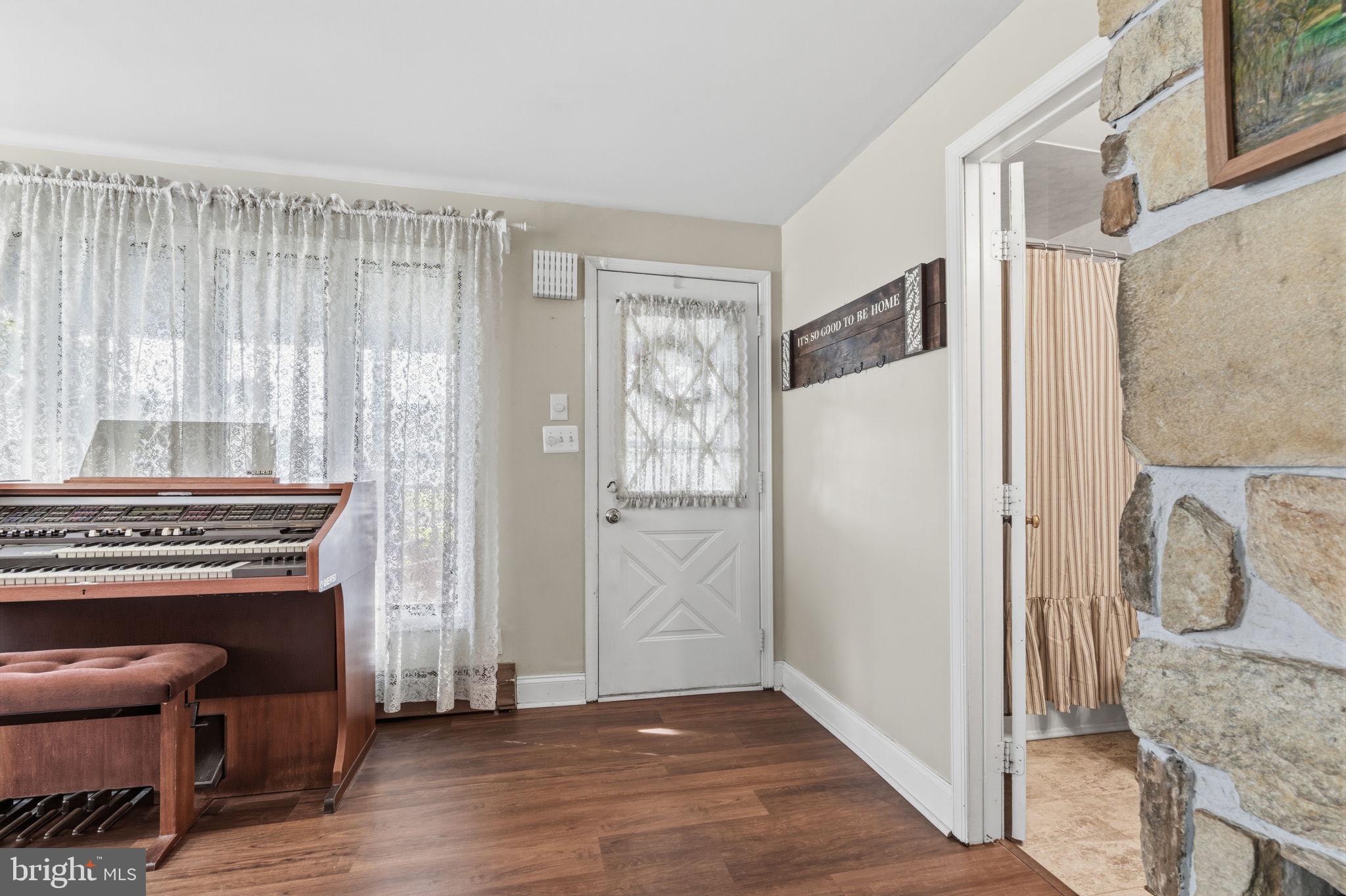 12 Idolstone Road Levittown, PA 19057 - Photo 5 of 30