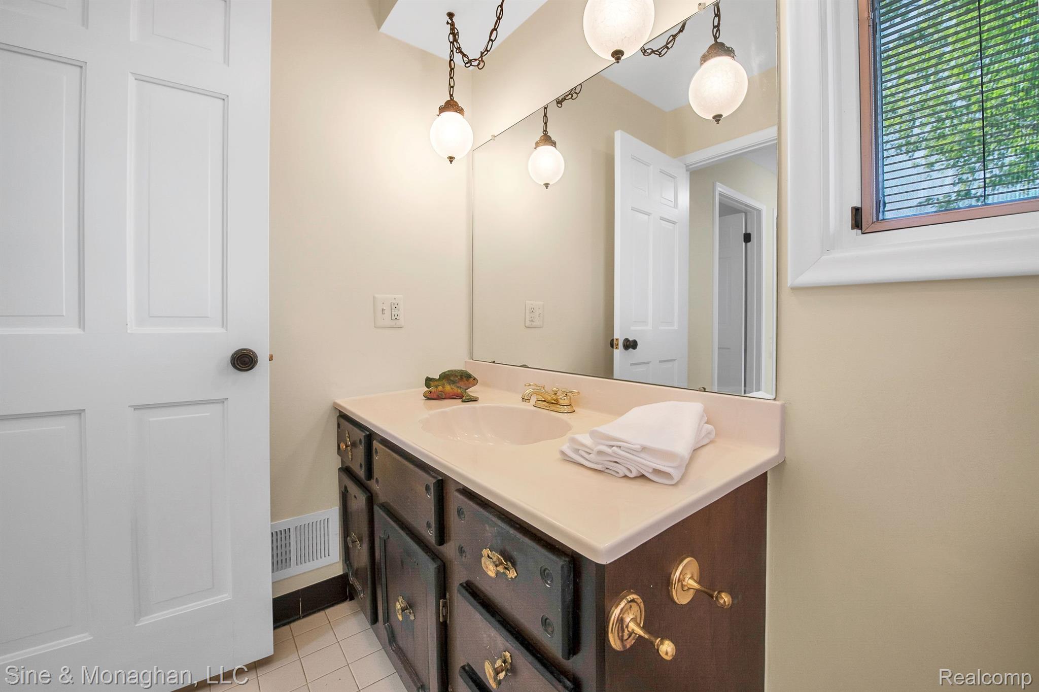 31709 North River Road Harrison Township, MI 48045 - Photo 19 of 38 Main Bath.