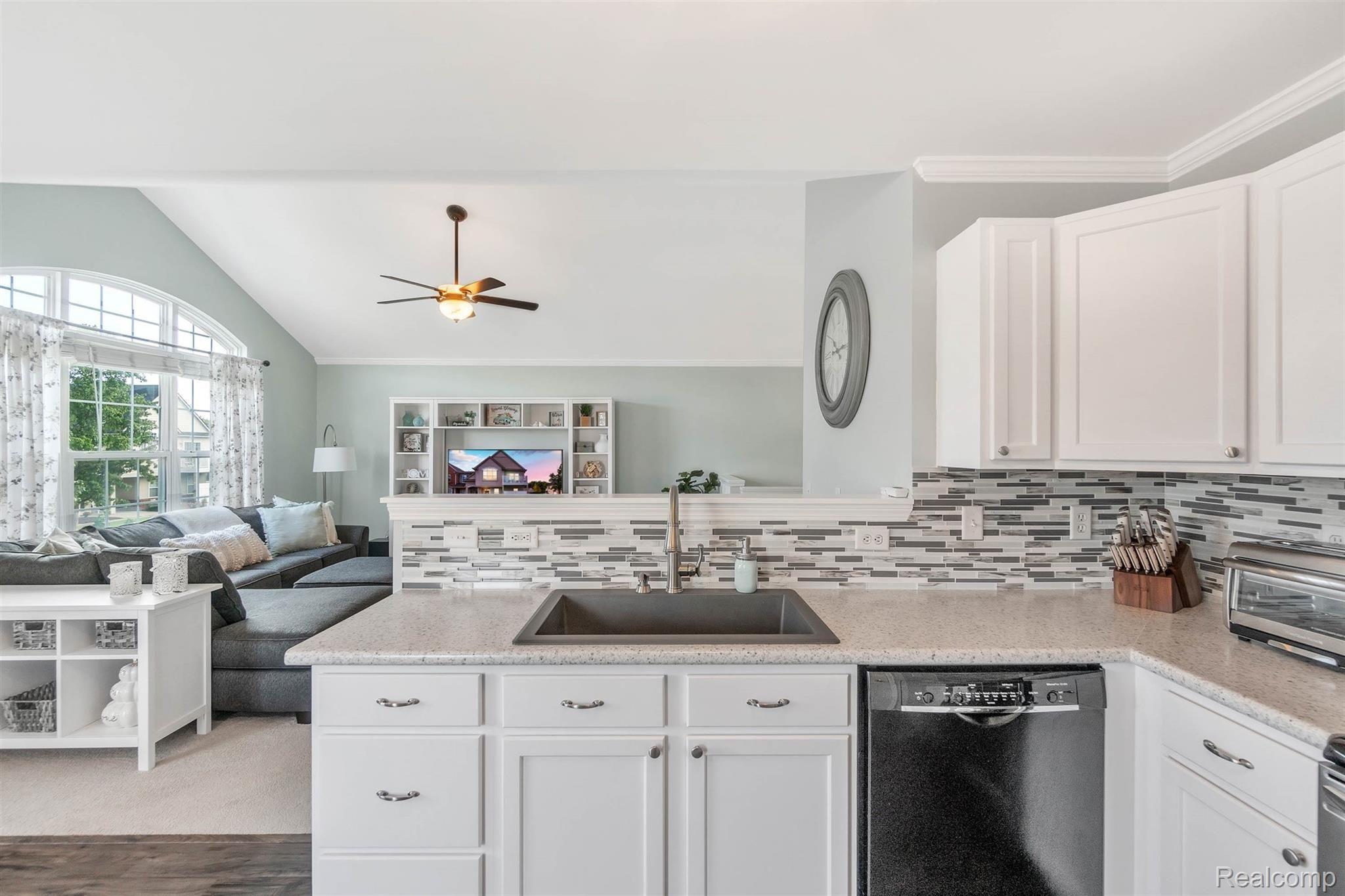 4268 Hampton Ridge Boulevard, Unit 168 Howell, MI 48843 - Photo 13 of 25 13-4268 Hampton Ridge Blvde-WindowS.jpg