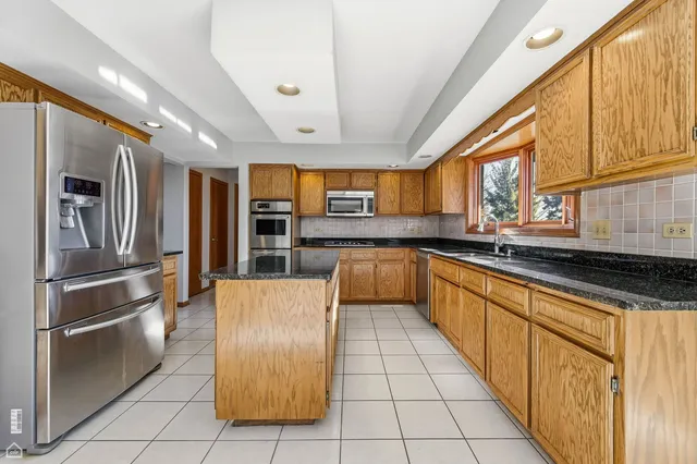 $699,900 | 13725 Kit Lane, Lemont, IL 60439