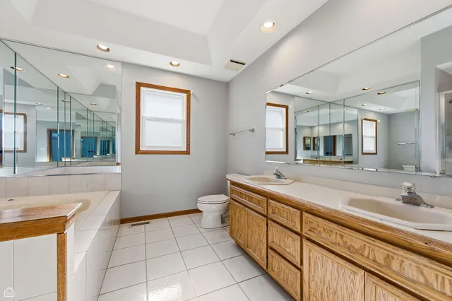 $699,900 | 13725 Kit Lane, Lemont, IL 60439