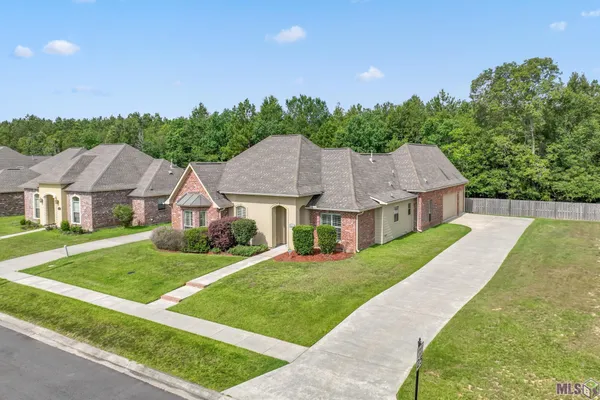 $365,000 | 30979 Ridgeway Drive, Walker, LA 70785