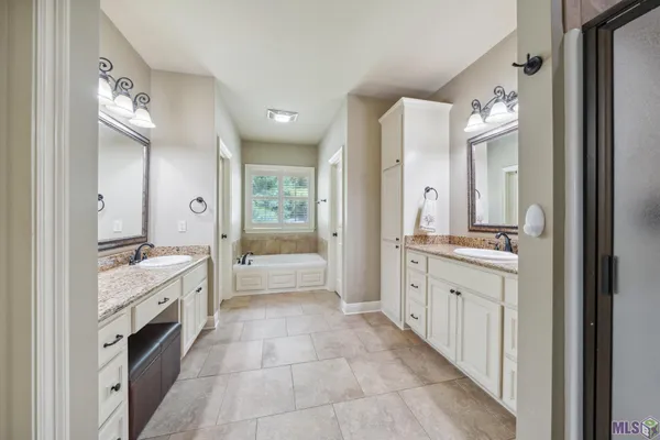 $365,000 | 30979 Ridgeway Drive, Walker, LA 70785