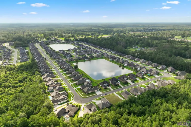 $365,000 | 30979 Ridgeway Drive, Walker, LA 70785