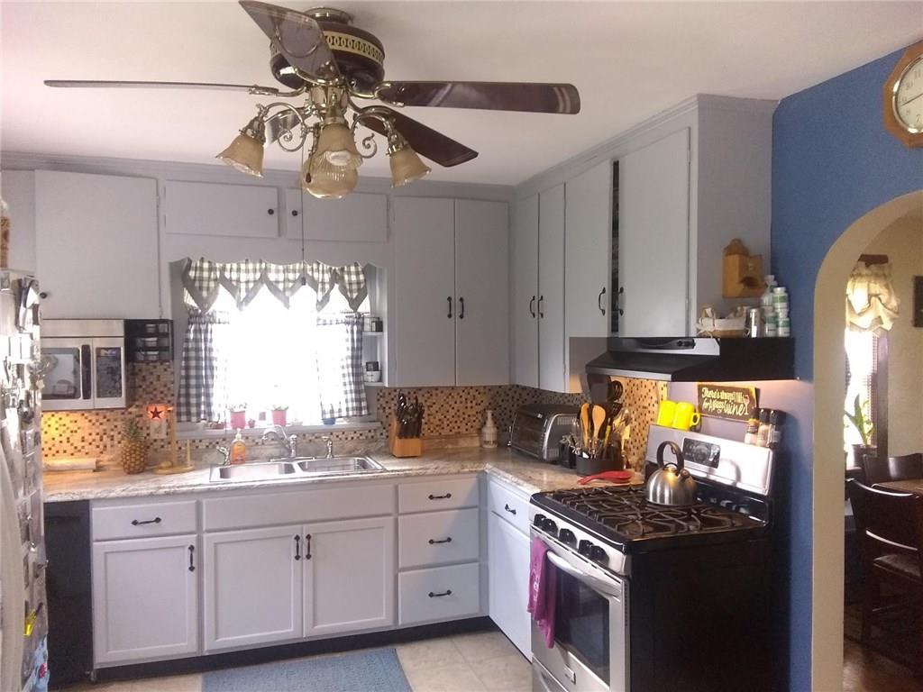 808 North Liberty Road Grove City, PA 16127 - Photo 6 of 17 KITCHEN