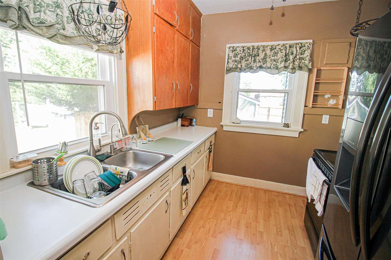 866 Oakland Road Northeast Cedar Rapids, IA 52402 - Photo 11 of 30 Gallery Image 11