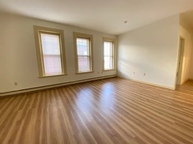 $1,439 | 124 Orange Street, Unit 302, Manchester, NH 03104