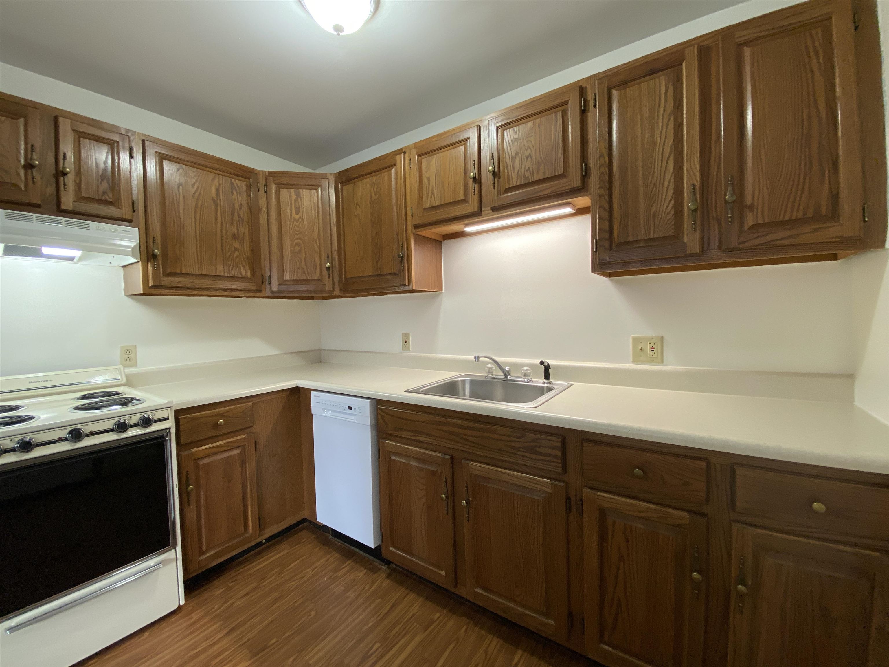 124 Orange Street, Unit 302 Manchester, NH 03104 - Photo 7 of 32