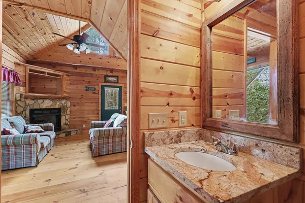 $279,900 | 105 Cozy Pne Lane, Murphy, NC 28906