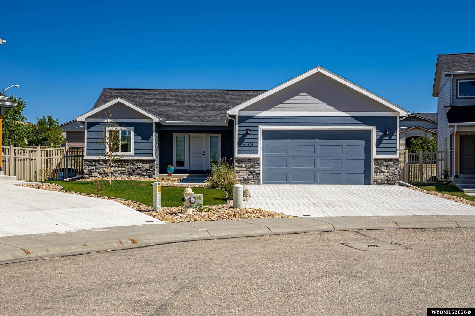 838 Cheney Loop Casper, WY 82609 - Photo 4 of 35