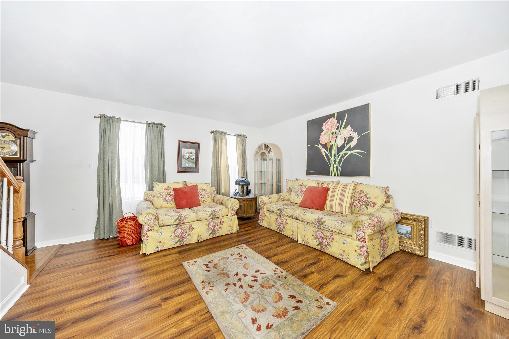 7523 Seneca Ridge Drive York, PA 17403 - Photo 9 of 55 Living Room