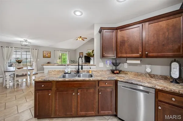 $290,000 | 105 Sandstone Drive, St. Robert, MO 65584