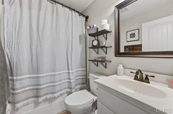 $290,000 | 105 Sandstone Drive, St. Robert, MO 65584