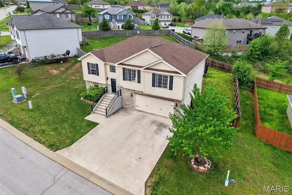 $290,000 | 105 Sandstone Drive, St. Robert, MO 65584