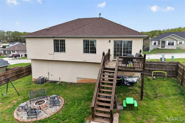 $290,000 | 105 Sandstone Drive, St. Robert, MO 65584
