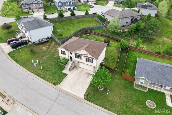 $290,000 | 105 Sandstone Drive, St. Robert, MO 65584